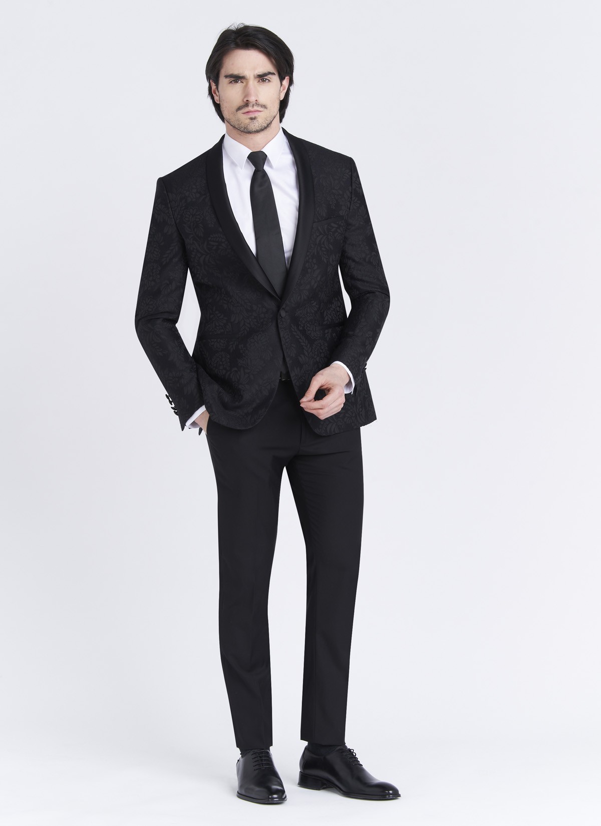 Smoking slim fit col châle Emmanuelle Khanh _ noir à motif jacquard fleuris ton sur ton _ 01 - Noir