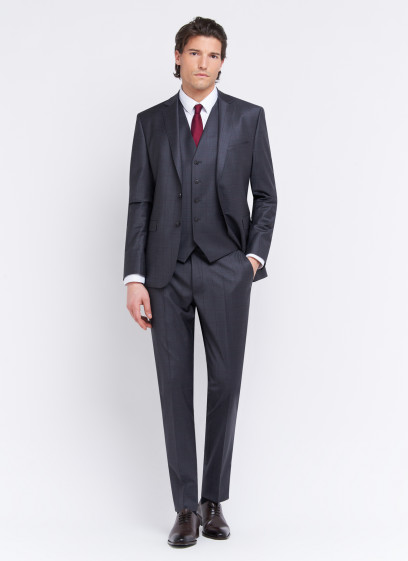 Slim fit suit by Emmanuelle Khanh