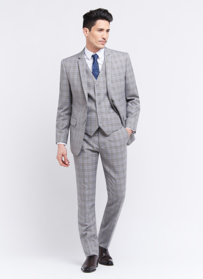 Three-pieces slim fit suit by Sevenson