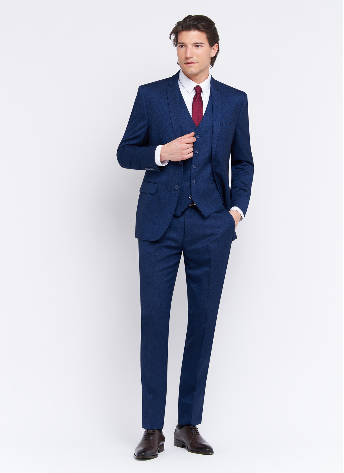 Three-pieces slim fit suit by Sevenson