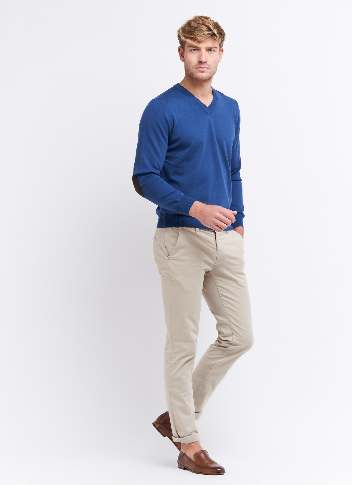 Pull col V en coton Charles Le Golf _ Bleu denim uni _ 84 - Bleu denim