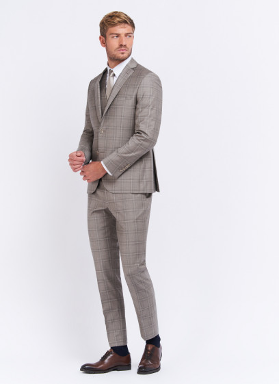 Emmanuelle Khanh suit