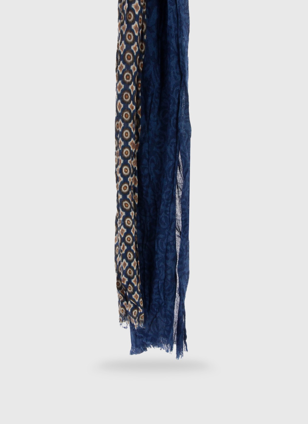 Chèche effet froissé à motif fantaisie Emmanuelle Khanh-Motif fantaisie bleu 